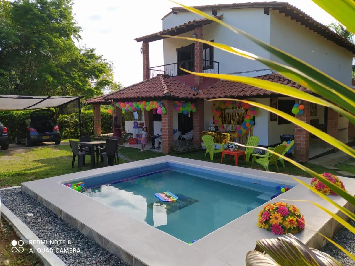 Casa Campo Emaus Caucasia Εξωτερικό φωτογραφία