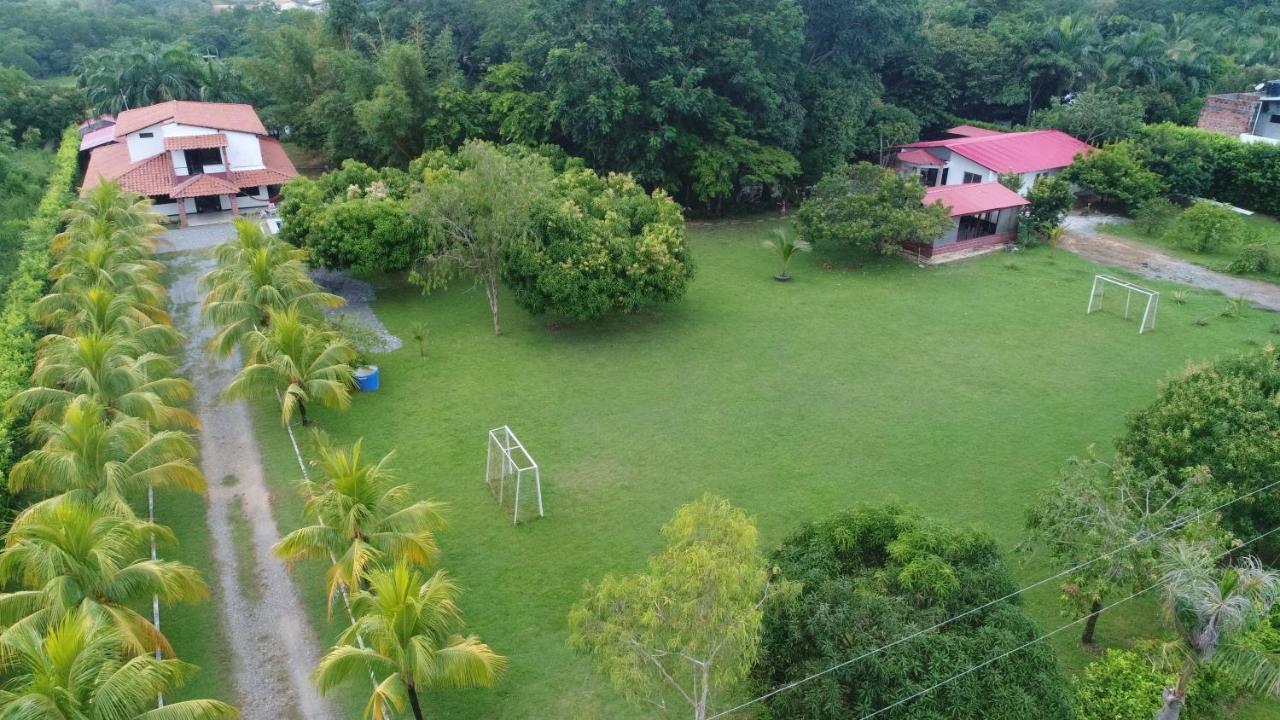 Casa Campo Emaus Caucasia Εξωτερικό φωτογραφία