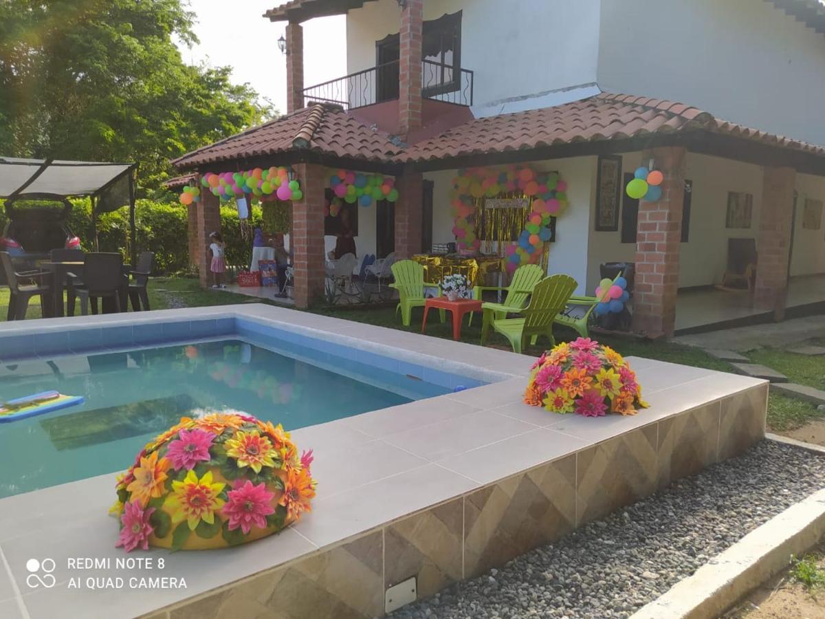 Casa Campo Emaus Caucasia Εξωτερικό φωτογραφία